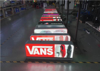 Full Color Taxi Roof Mobile LED Screen , 3g / 4g Led Car Message Sign 6000 Nits